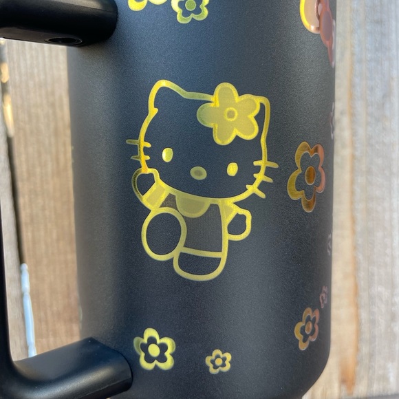 HELLO KITTY TUMBLER 40oz - Picture 13 of 16